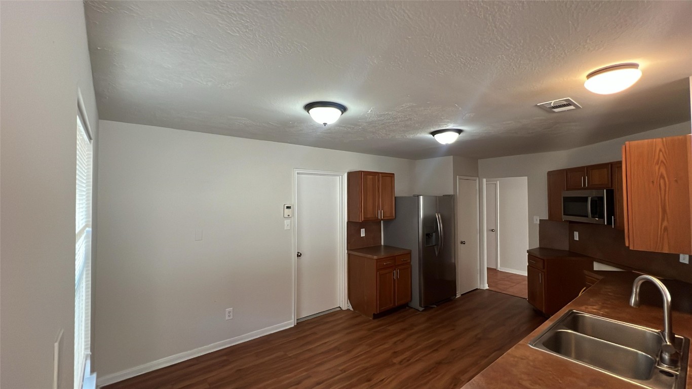 6411 Halstead Meadows Circle Houston, TX 77086 - Photo 9 of 37