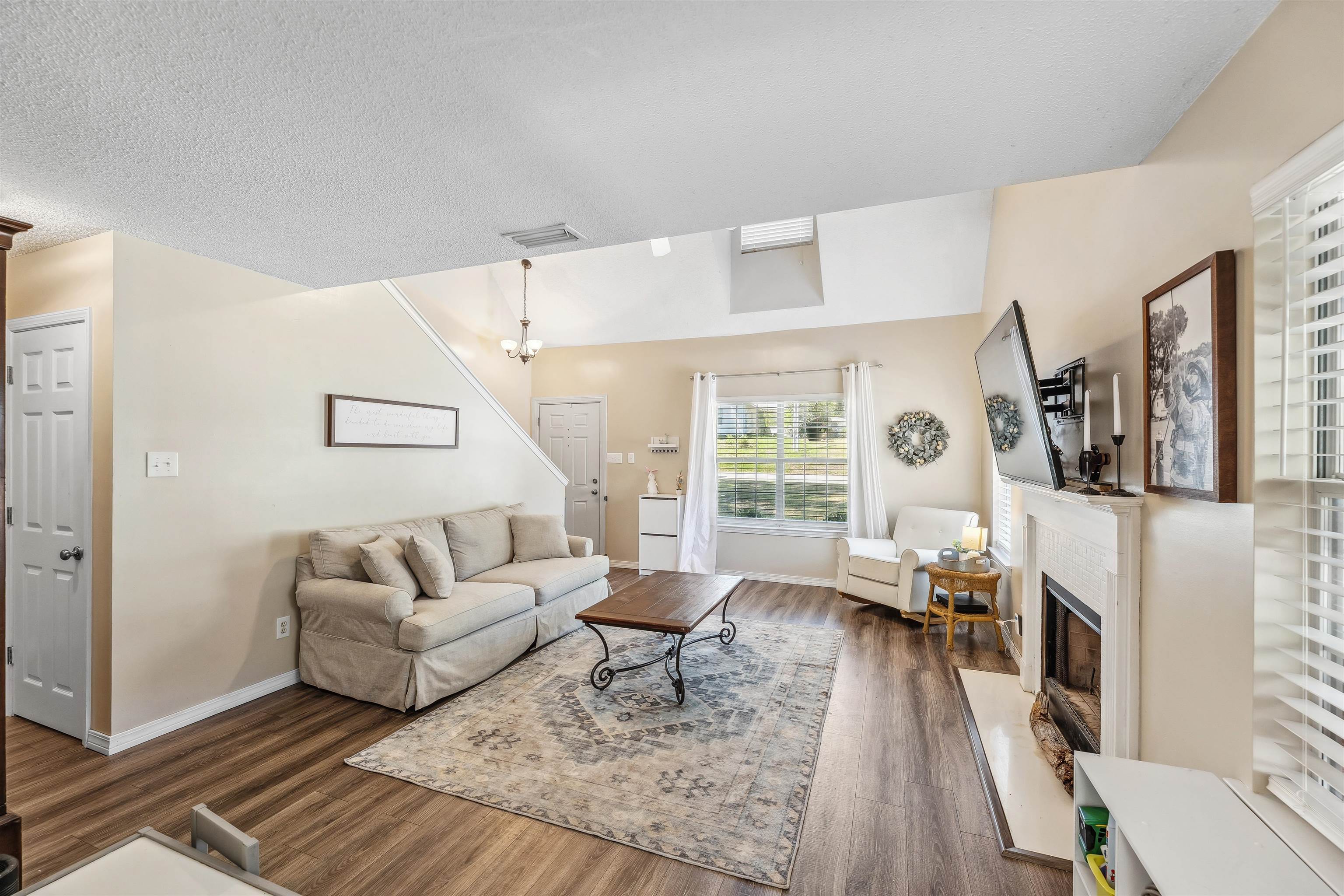 183 Richmond Road Daphne, AL 36526 - Photo 4 of 19 Living Room