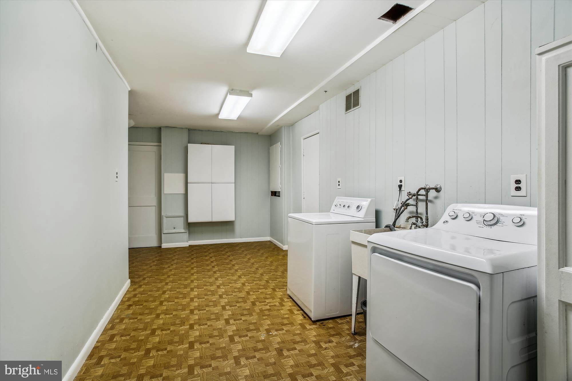 1330 Fernway Road Northwest Washington, DC 20012 - Photo 57 of 73 Laundry Room with Retro Linoleum Flooring