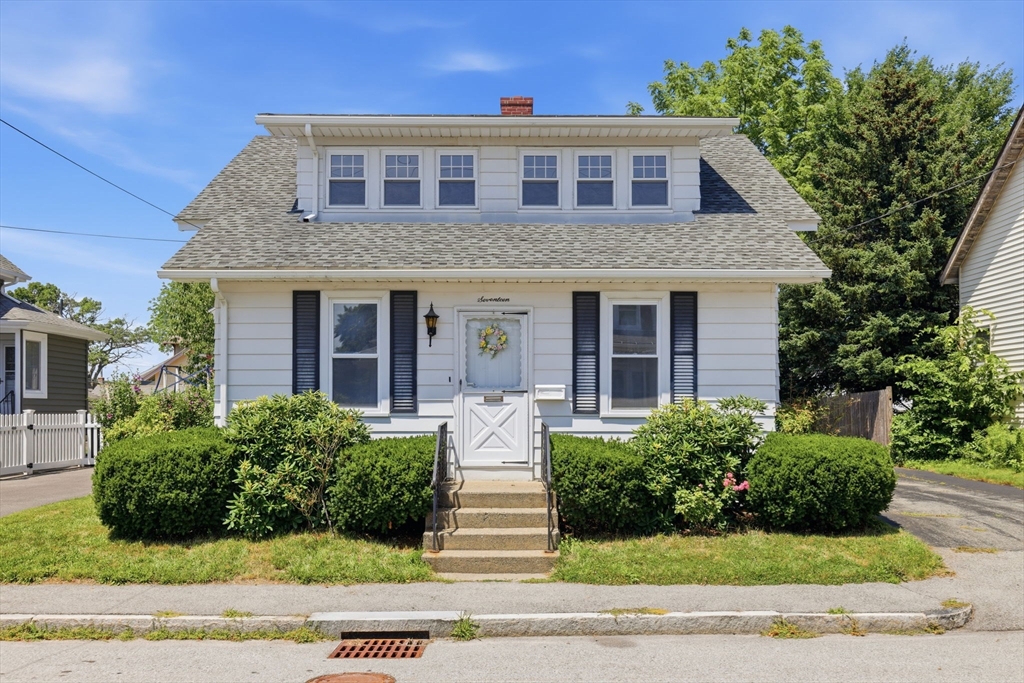 17 Rollinson Road Worcester, MA 01606 - Photo 3 of 41 a front view of a house with garden
