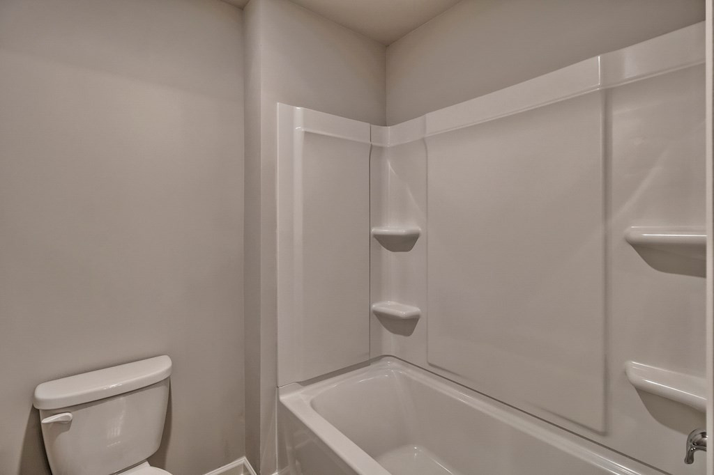 155 Lookout Loop North Augusta, SC 29841 - Photo 35 of 38 Upstairs Hall Bath