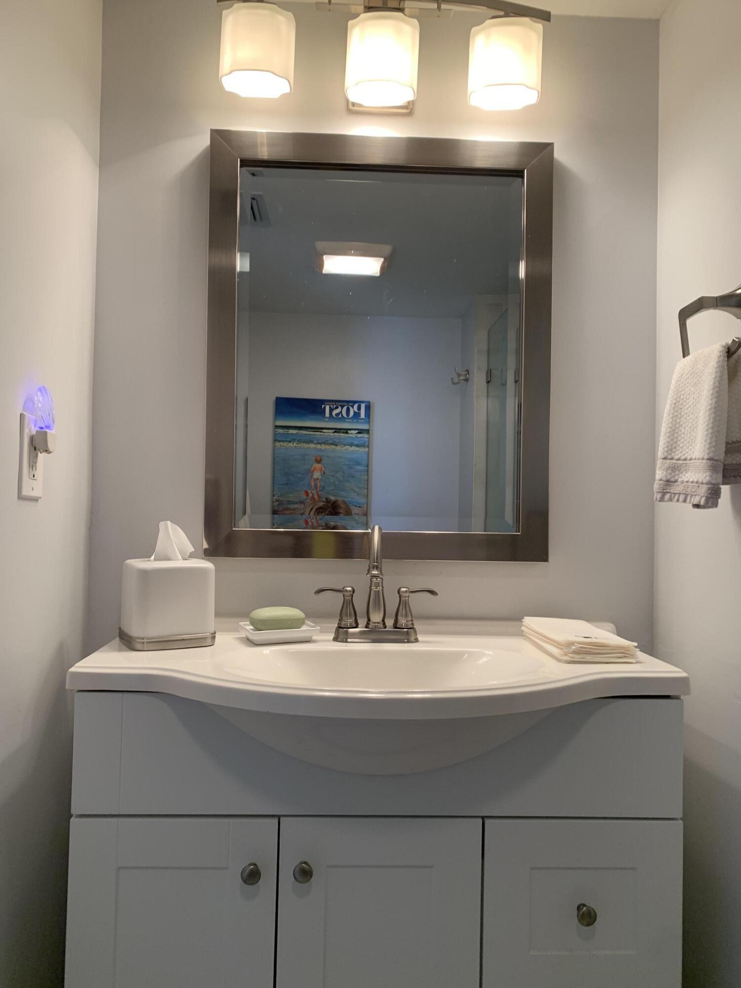 5340 Northwest 2nd Avenue, Unit 229 Boca Raton, FL 33487 - Photo 34 of 50 Guest Bath