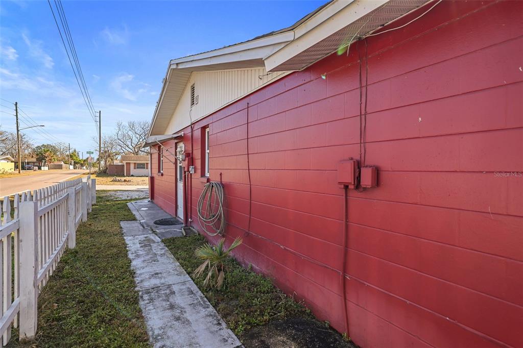 10941 Oakdale Avenue Port Richey, FL 34668 - Photo 40 of 41 Side picket fence