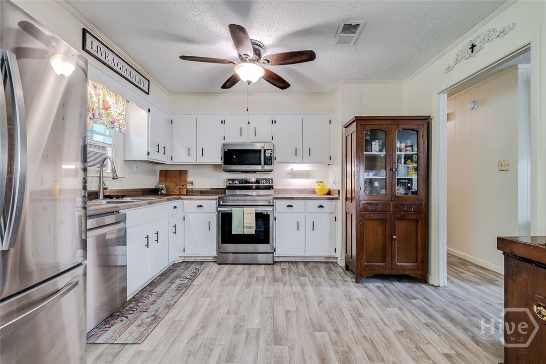 423 Place In The Country Road Hinesville, GA 31313 - Photo 10 of 60