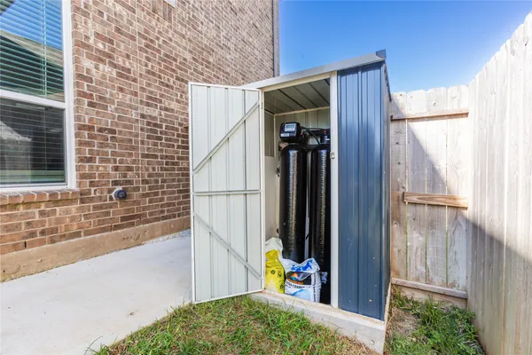 $380,000 | 270 Little Dog Drive, Montgomery, TX 77356