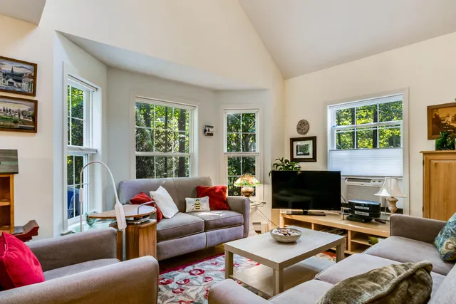 $525,000 | 3 Kensington Drive, Unit 3, Kennebunk, ME 04043