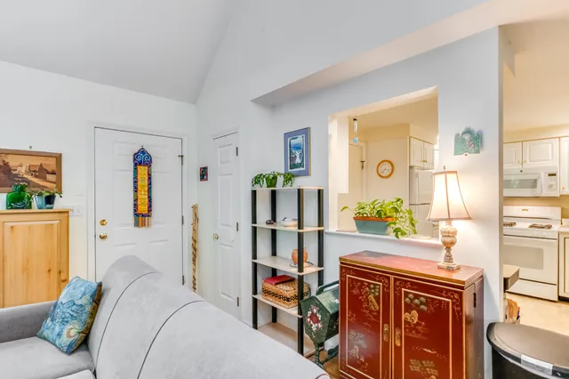 $525,000 | 3 Kensington Drive, Unit 3, Kennebunk, ME 04043