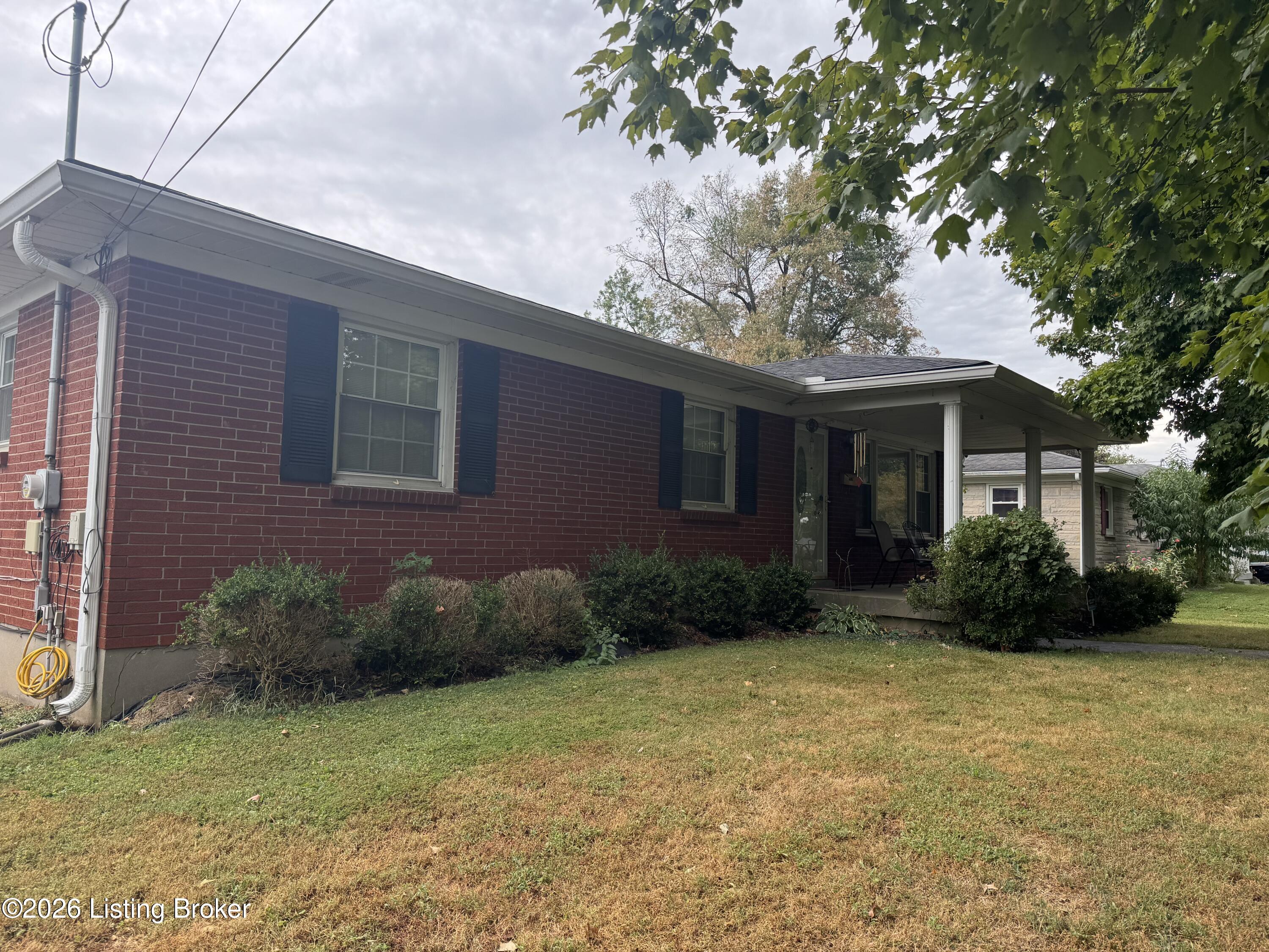 5522 Beth Road Louisville, KY 40219 - Photo 3 of 29 IMG_5053