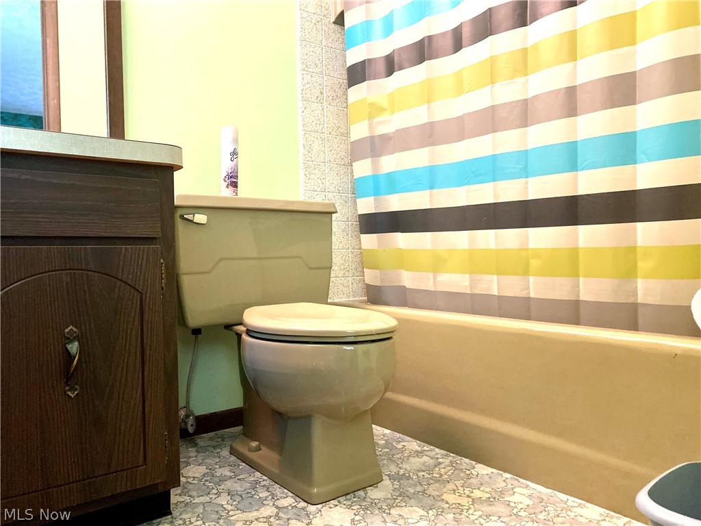 276 West River Road Valley City, OH 44280 - Photo 24 of 35 Master Bath