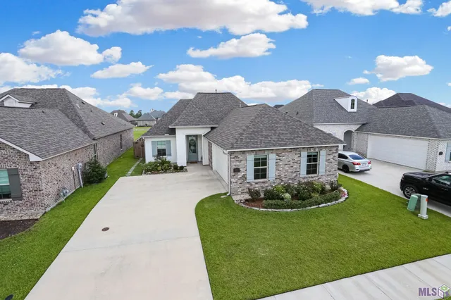 $362,400 | 5169 Black River Road, Darrow, LA 70725