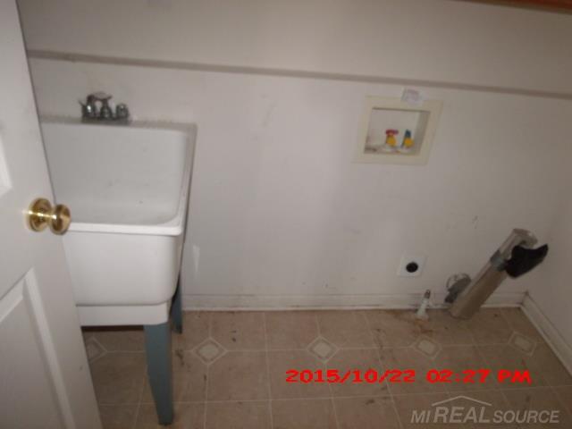 1245 Harding Street Detroit, MI 48214 - Photo 11 of 26 31268402-10.JPG