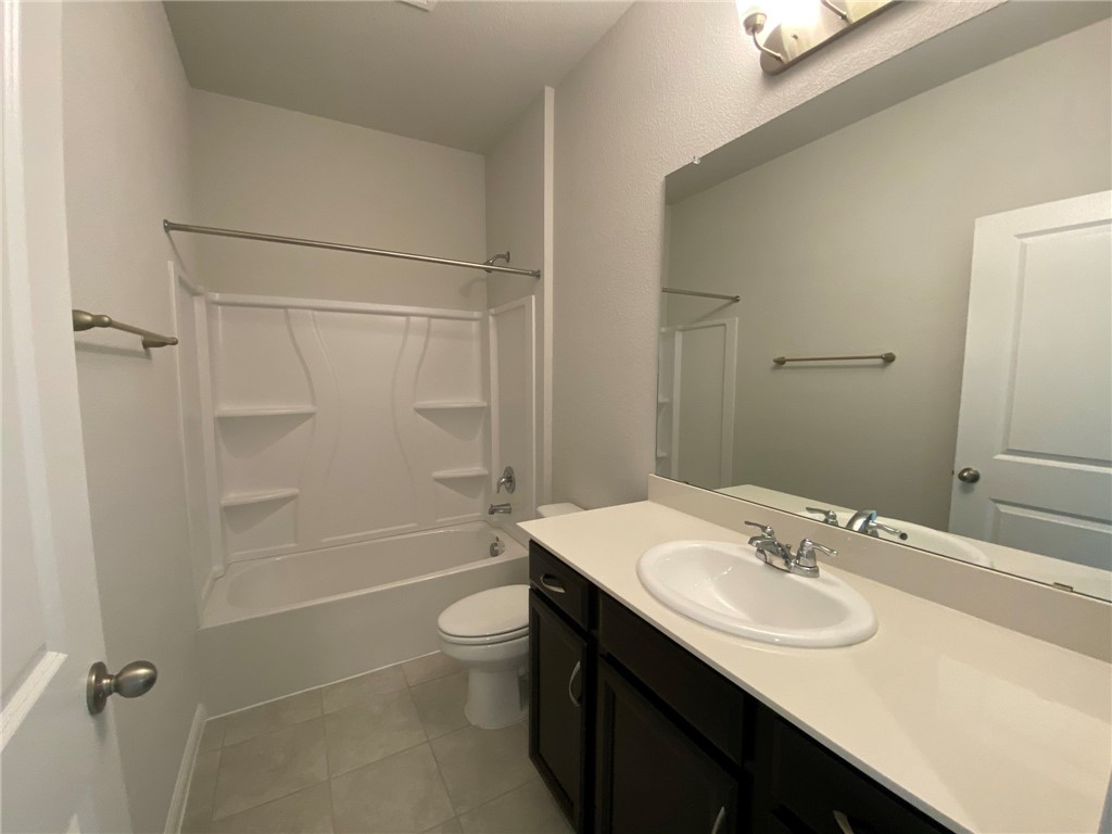 384 Gaida Loop Georgetown, TX 78628 - Photo 13 of 20 full size guest/hall bathroom