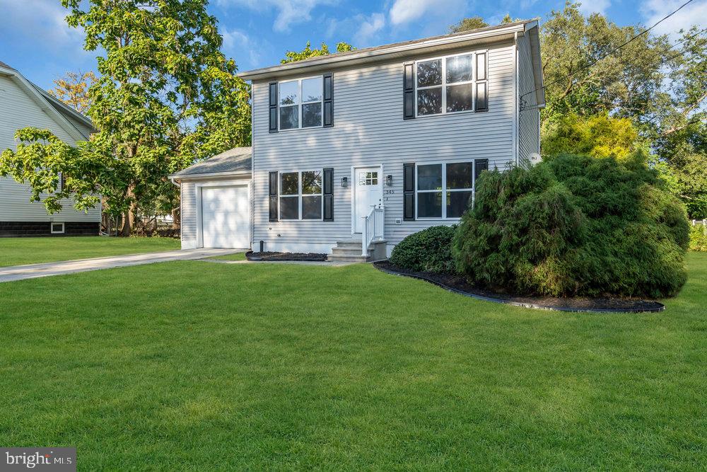 345 Spruce Street Bridgeton, NJ 08302 - Photo 4 of 43 a front view of house with yard and green space