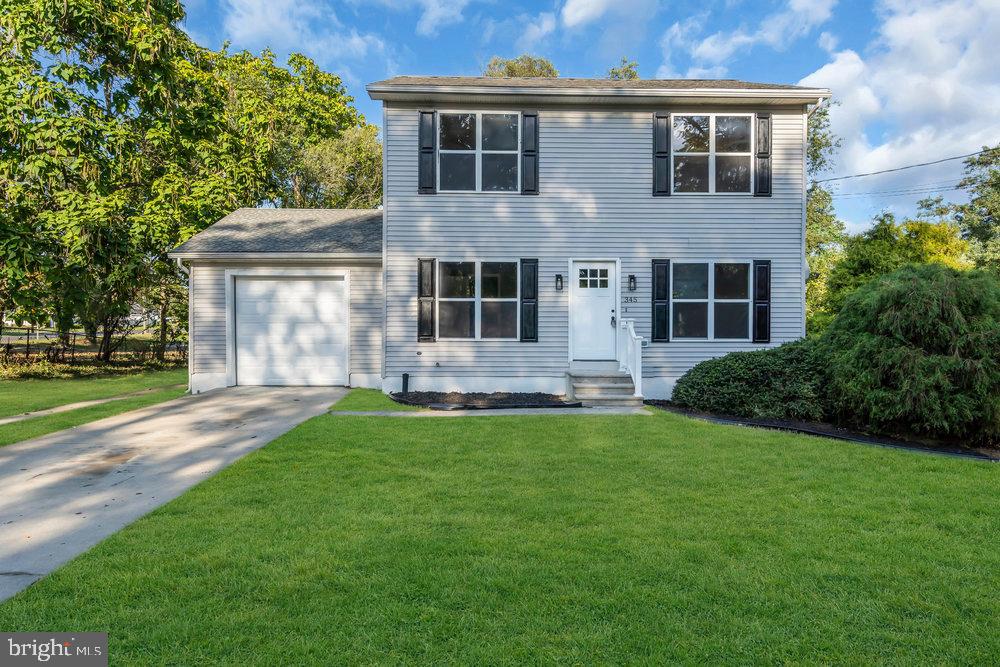 345 Spruce Street Bridgeton, NJ 08302 - Photo 5 of 43 a front view of a house with a garden