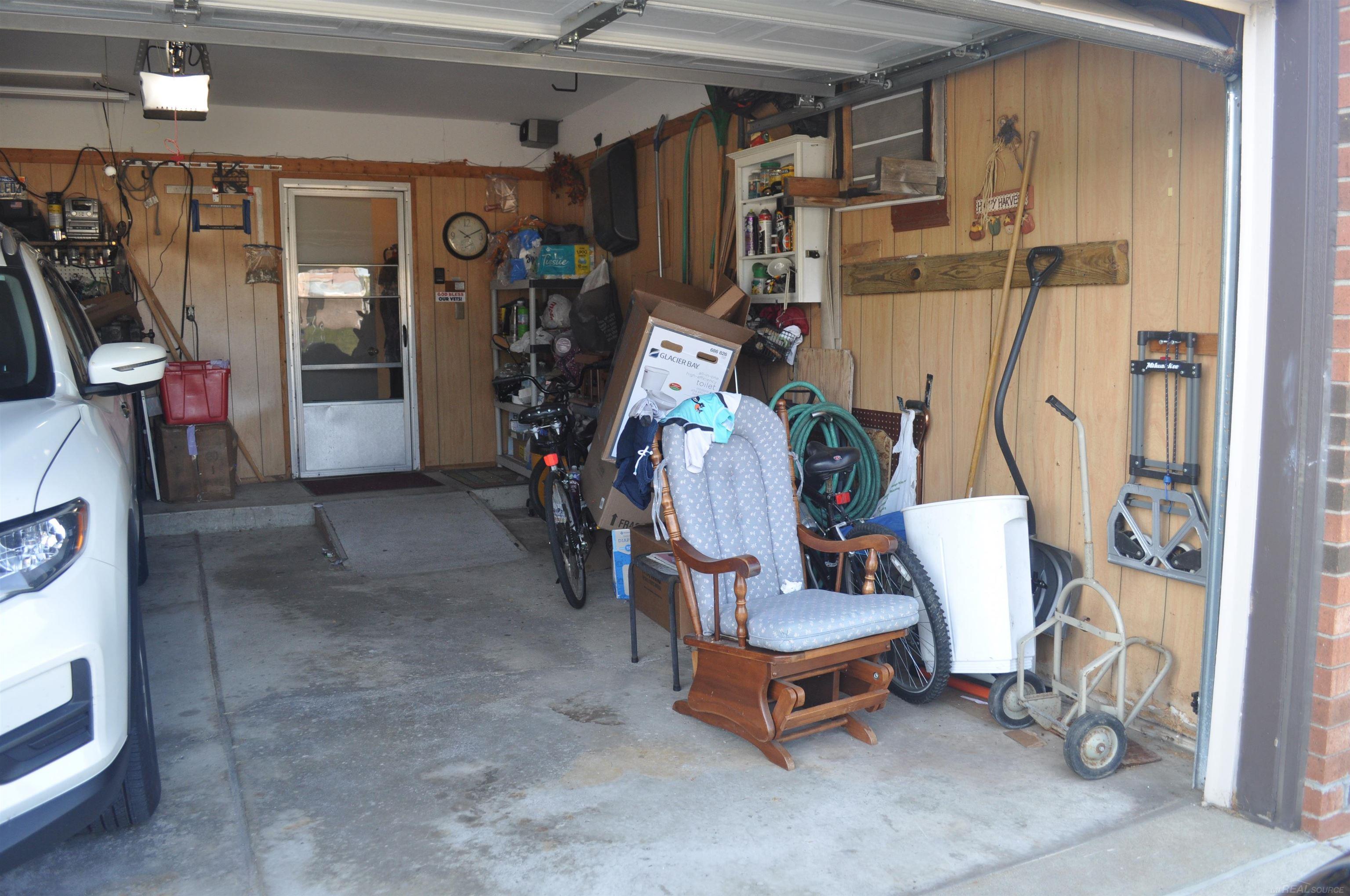 14460 East 14 Mile Road Warren, MI 48088 - Photo 5 of 26 50088257-4.JPG