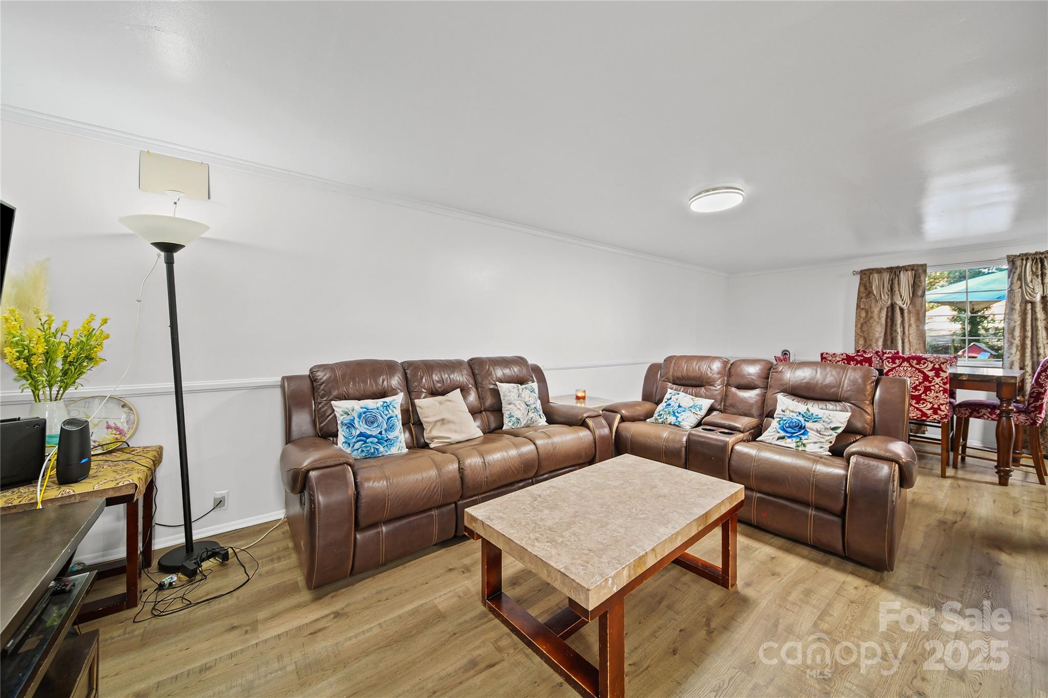 4823 Smokehollow Road Charlotte, NC 28227 - Photo 4 of 31 a living room with furniture and a lamp