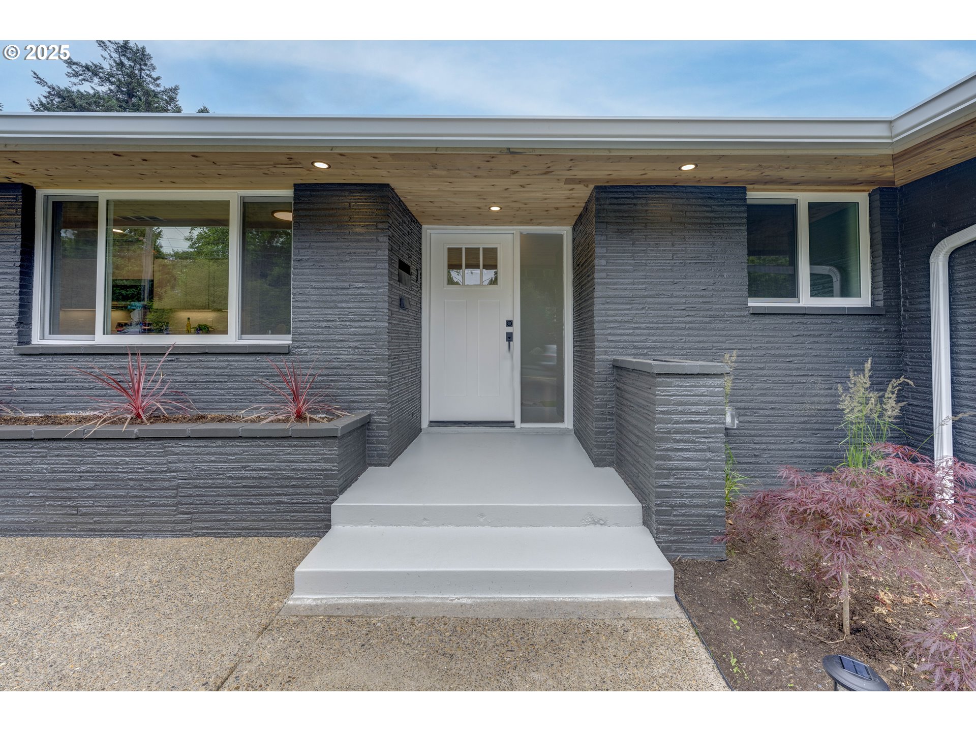 5775 Southeast Cesar Estrada Chavez Boulevard Portland, OR 97202 - Photo 2 of 43 a front view of house with stairs