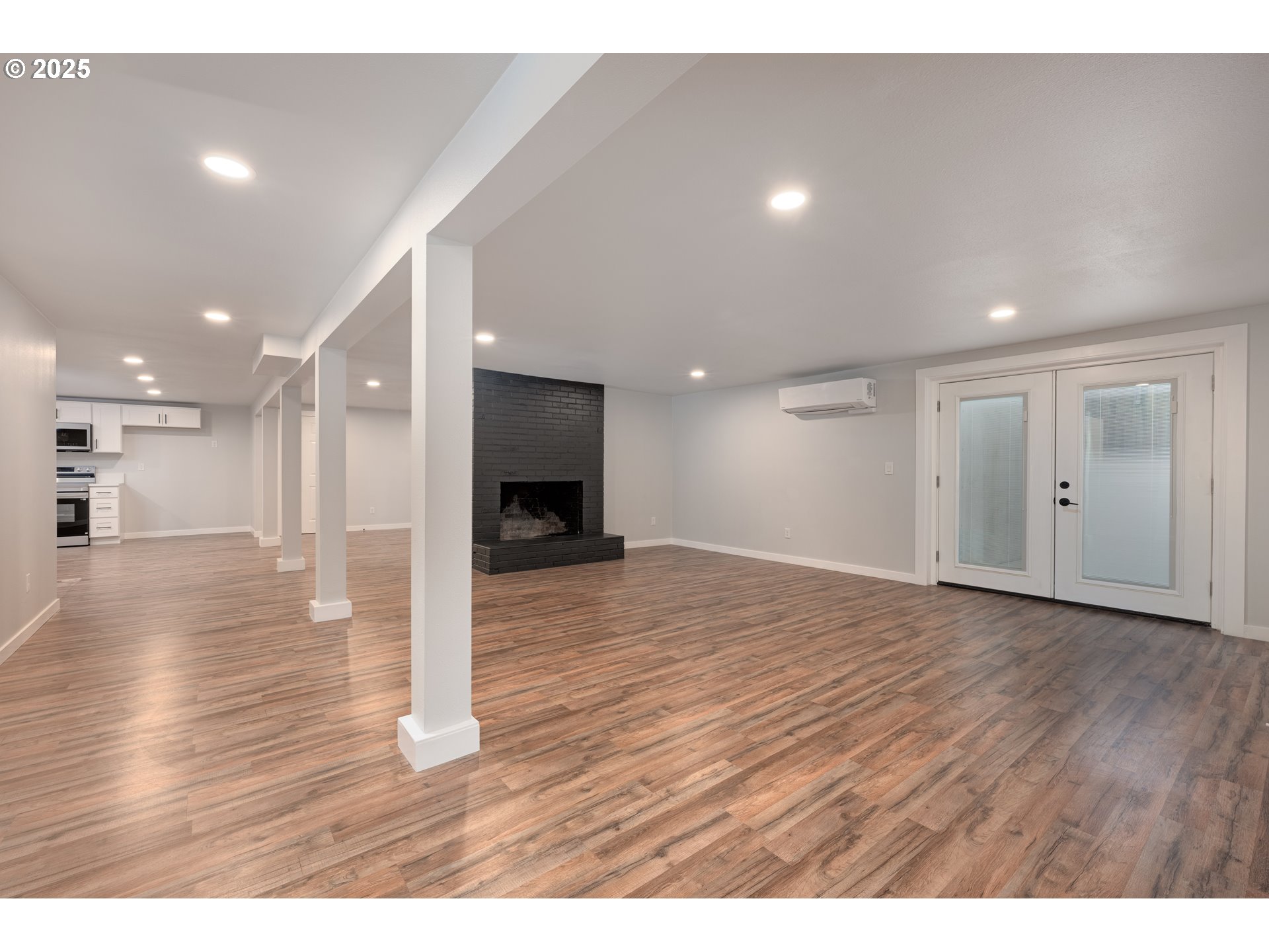 5775 Southeast Cesar Estrada Chavez Boulevard Portland, OR 97202 - Photo 37 of 43 a view of empty room with wooden floor