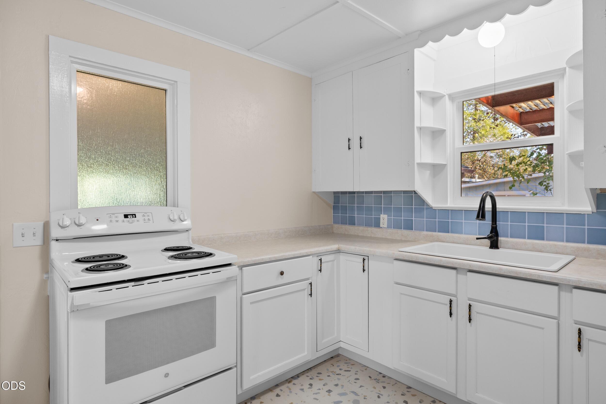 105 Maple Street Phoenix, OR 97535 - Photo 10 of 22 Gallery Image 10