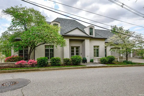 $2,197,700 | 305 East Jennings Street, Newburgh, IN 47630