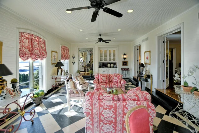 $2,375,000 | 305 East Jennings Street, Newburgh, IN 47630