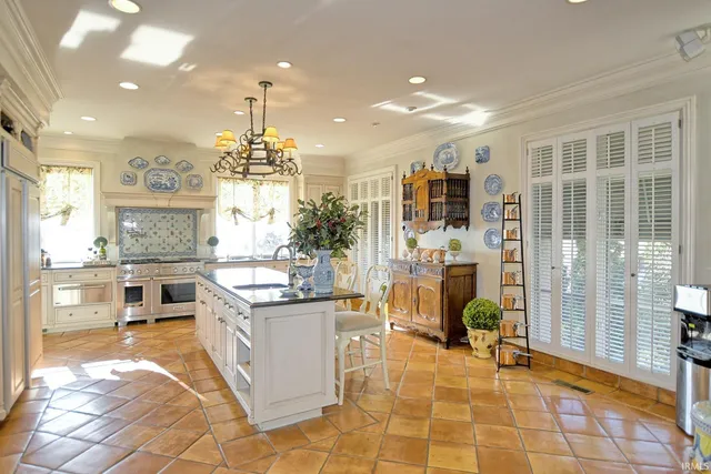 $2,375,000 | 305 East Jennings Street, Newburgh, IN 47630