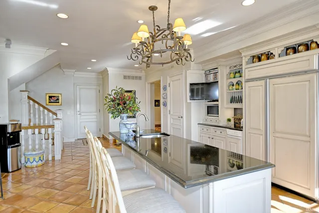 $2,375,000 | 305 East Jennings Street, Newburgh, IN 47630