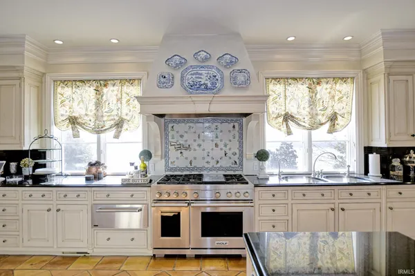 $2,197,700 | 305 East Jennings Street, Newburgh, IN 47630