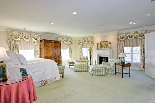 $2,375,000 | 305 East Jennings Street, Newburgh, IN 47630