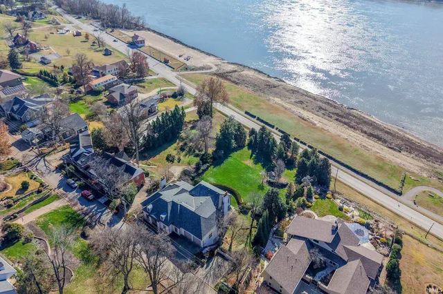$2,375,000 | 305 East Jennings Street, Newburgh, IN 47630