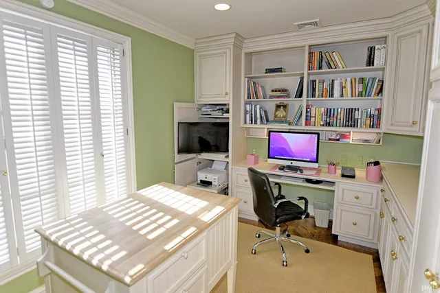 $2,375,000 | 305 East Jennings Street, Newburgh, IN 47630