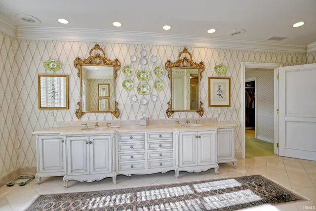 $2,375,000 | 305 East Jennings Street, Newburgh, IN 47630