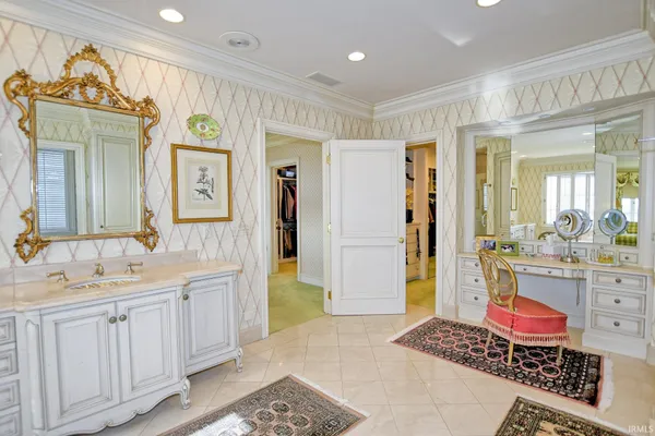 $2,197,700 | 305 East Jennings Street, Newburgh, IN 47630