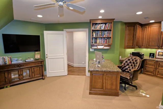 $2,375,000 | 305 East Jennings Street, Newburgh, IN 47630