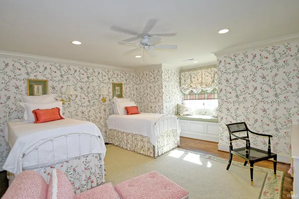 $2,197,700 | 305 East Jennings Street, Newburgh, IN 47630