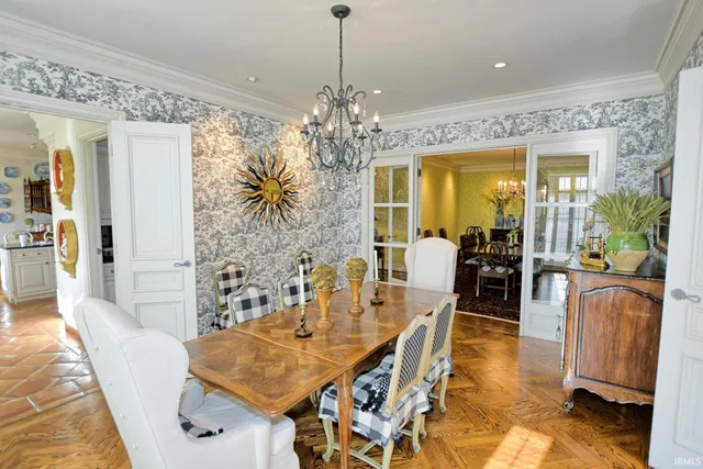 $2,375,000 | 305 East Jennings Street, Newburgh, IN 47630