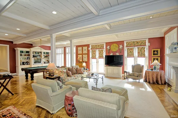 $2,197,700 | 305 East Jennings Street, Newburgh, IN 47630