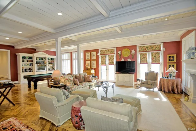 $2,375,000 | 305 East Jennings Street, Newburgh, IN 47630