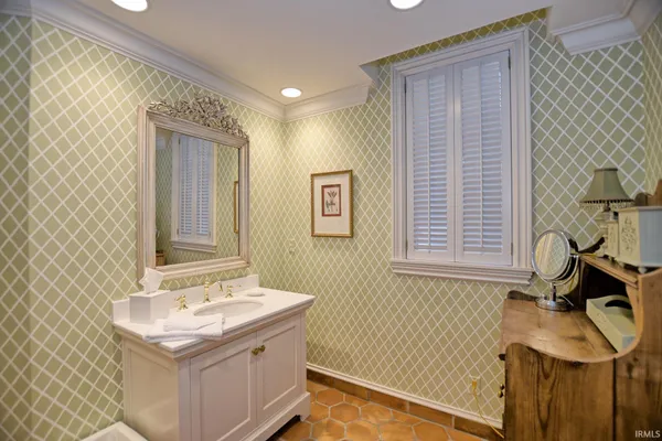 $2,197,700 | 305 East Jennings Street, Newburgh, IN 47630