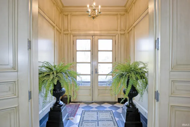 $2,375,000 | 305 East Jennings Street, Newburgh, IN 47630