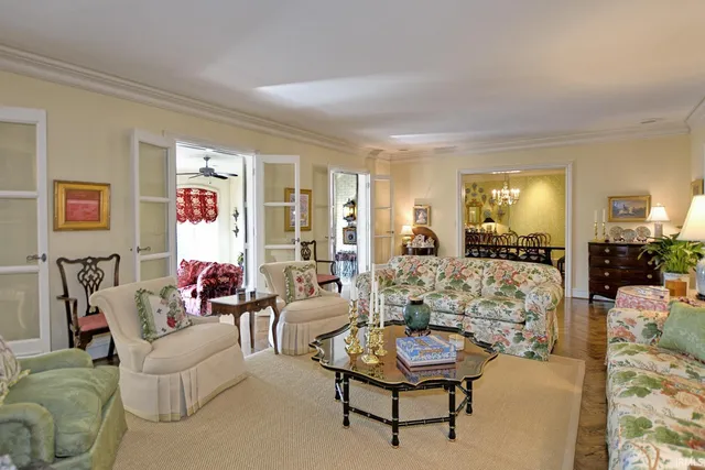 $2,375,000 | 305 East Jennings Street, Newburgh, IN 47630