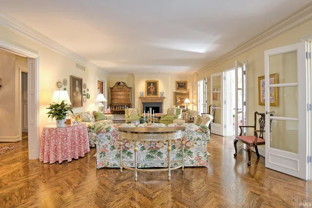 $2,375,000 | 305 East Jennings Street, Newburgh, IN 47630