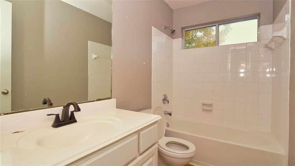 10235 Riderdale Park Lane Houston, TX 77070 - Photo 12 of 16 a bathroom with a sink a toilet and a bathtub