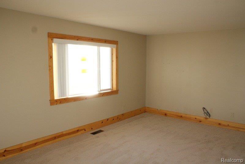 7049 Lapeer Road Davison, MI 48423 - Photo 11 of 15 DSC05588.JPG
