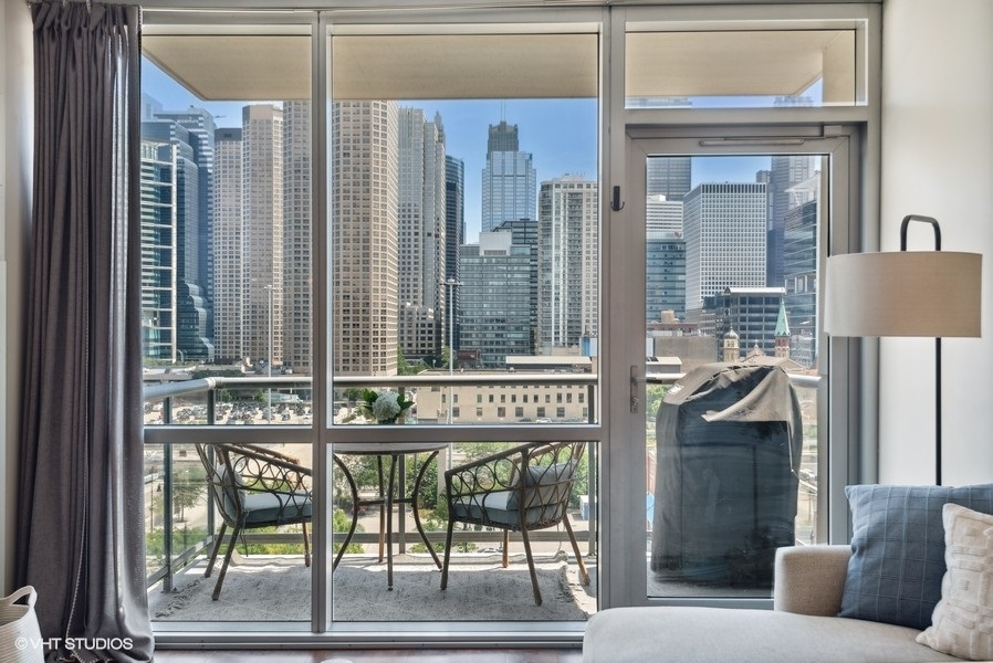 123 South Green Street, Unit 805B Chicago, IL 60607 - Photo 13 of 18 a living room filled with furniture