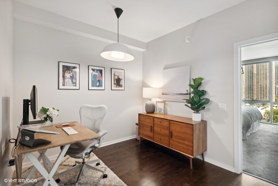 123 South Green Street, Unit 805B Chicago, IL 60607 - Photo 8 of 18 a workspace with furniture and a potted plant