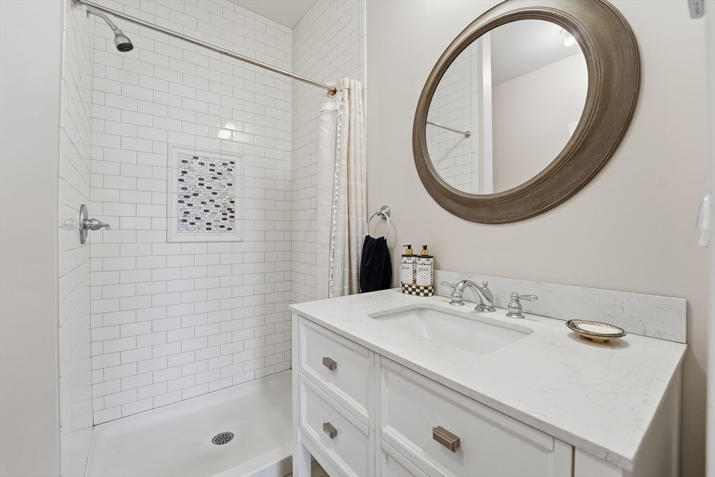 32 North Prospect Street, Unit 5 Amherst, MA 01002 - Photo 14 of 37