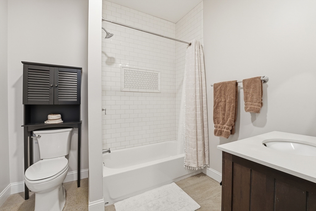 32 North Prospect Street, Unit 5 Amherst, MA 01002 - Photo 23 of 37