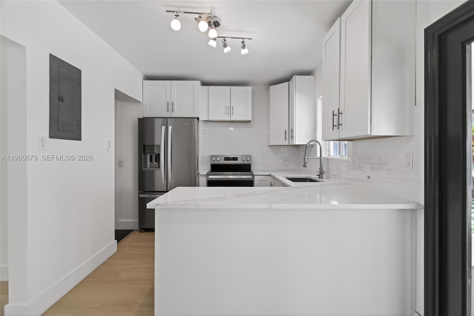 1113 North Victoria Park Road Fort Lauderdale, FL 33304 - Photo 15 of 23