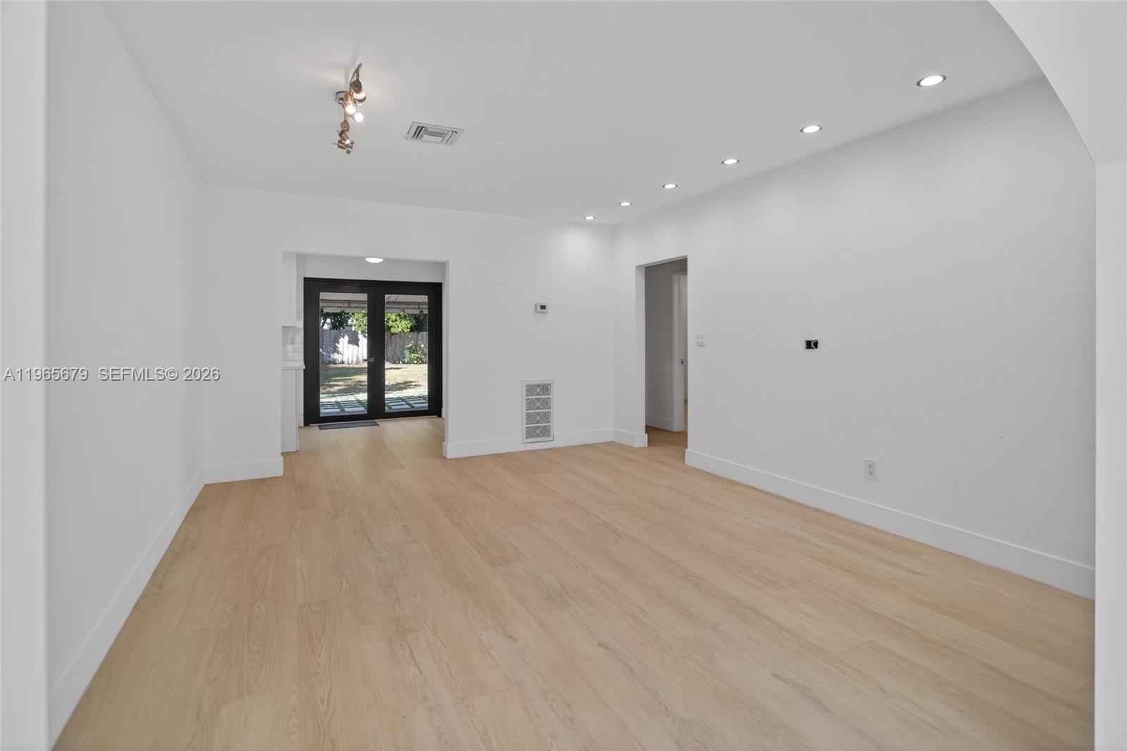1113 North Victoria Park Road Fort Lauderdale, FL 33304 - Photo 4 of 23